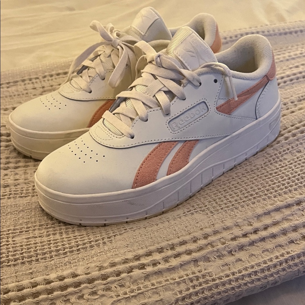 Reebok White and Pink Casual Shoes